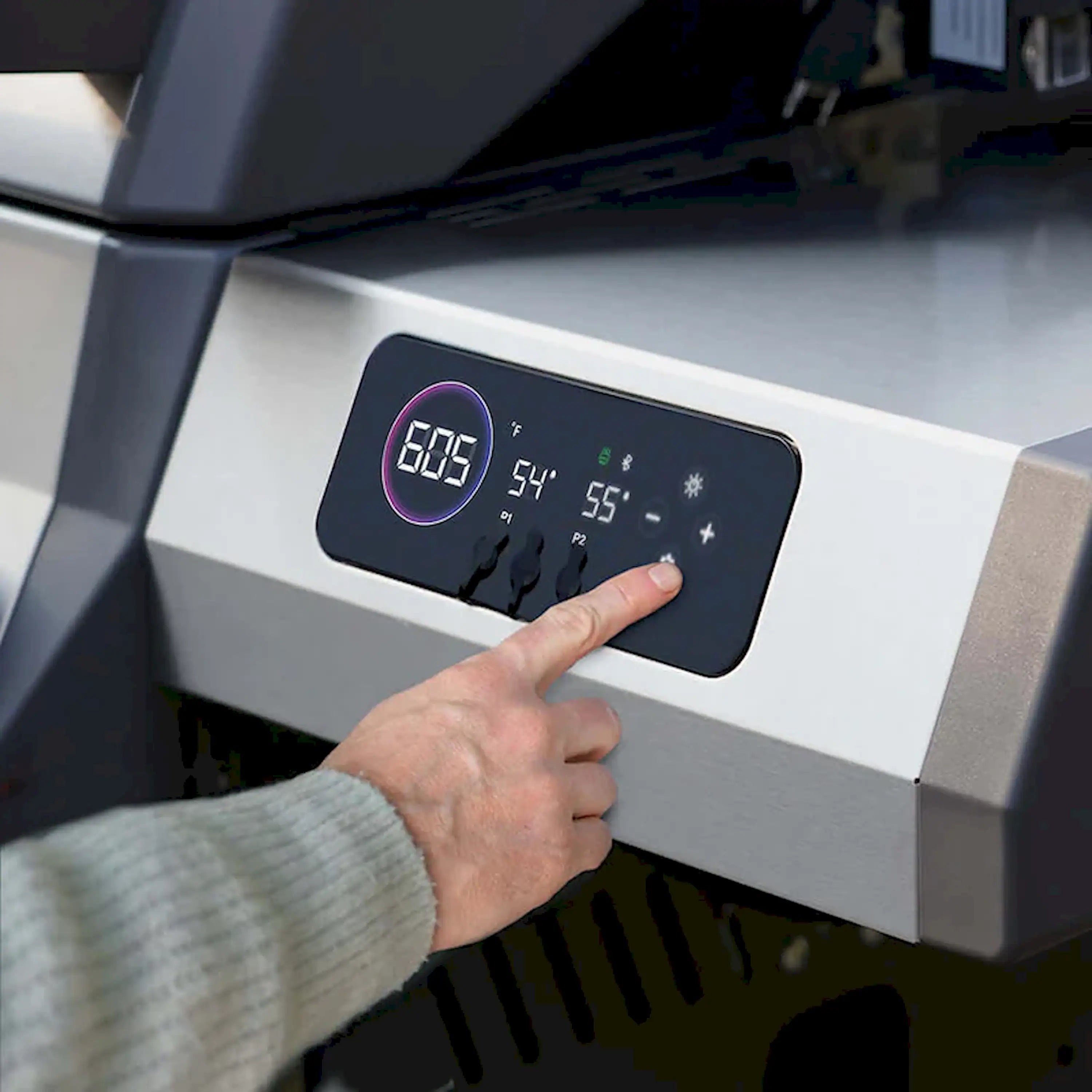 Monument Grills Eminence E605 Gas Grill in Stainless Steel with 6 Burners