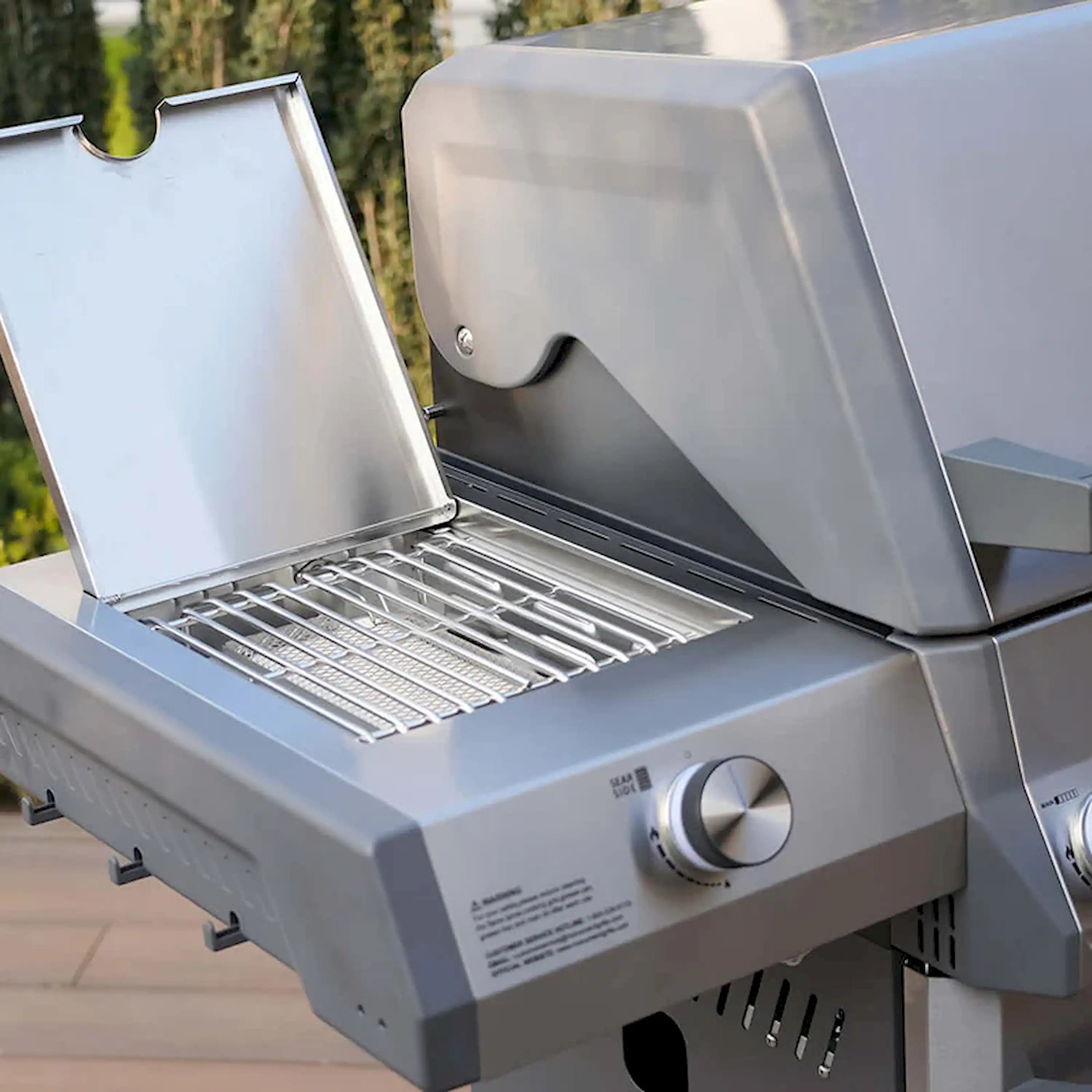 Monument Grills Eminence E605 Gas Grill in Stainless Steel with 6 Burners