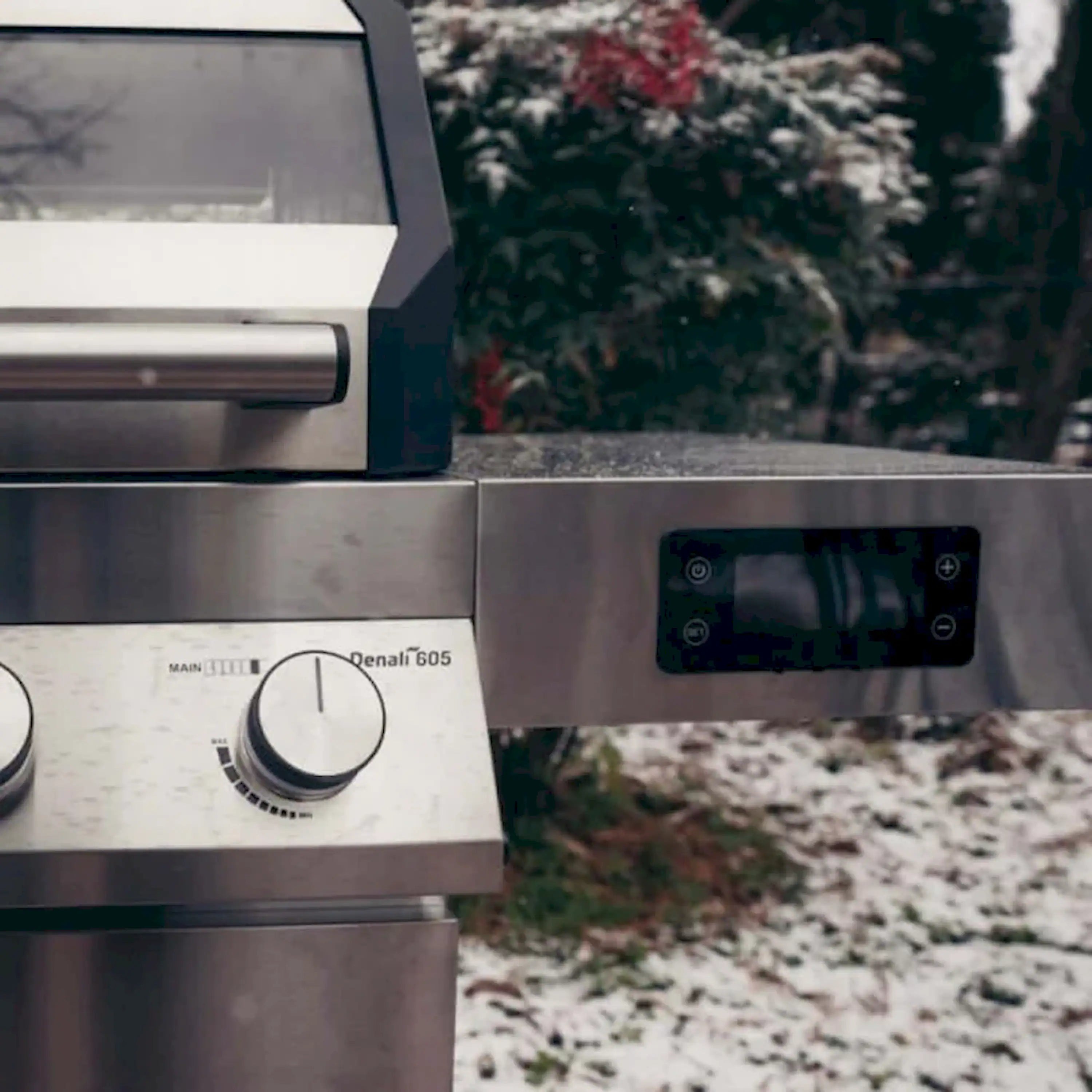 Monument Grills Denali 605 Smart Gas Grill in Stainless Steel with 6 Burners