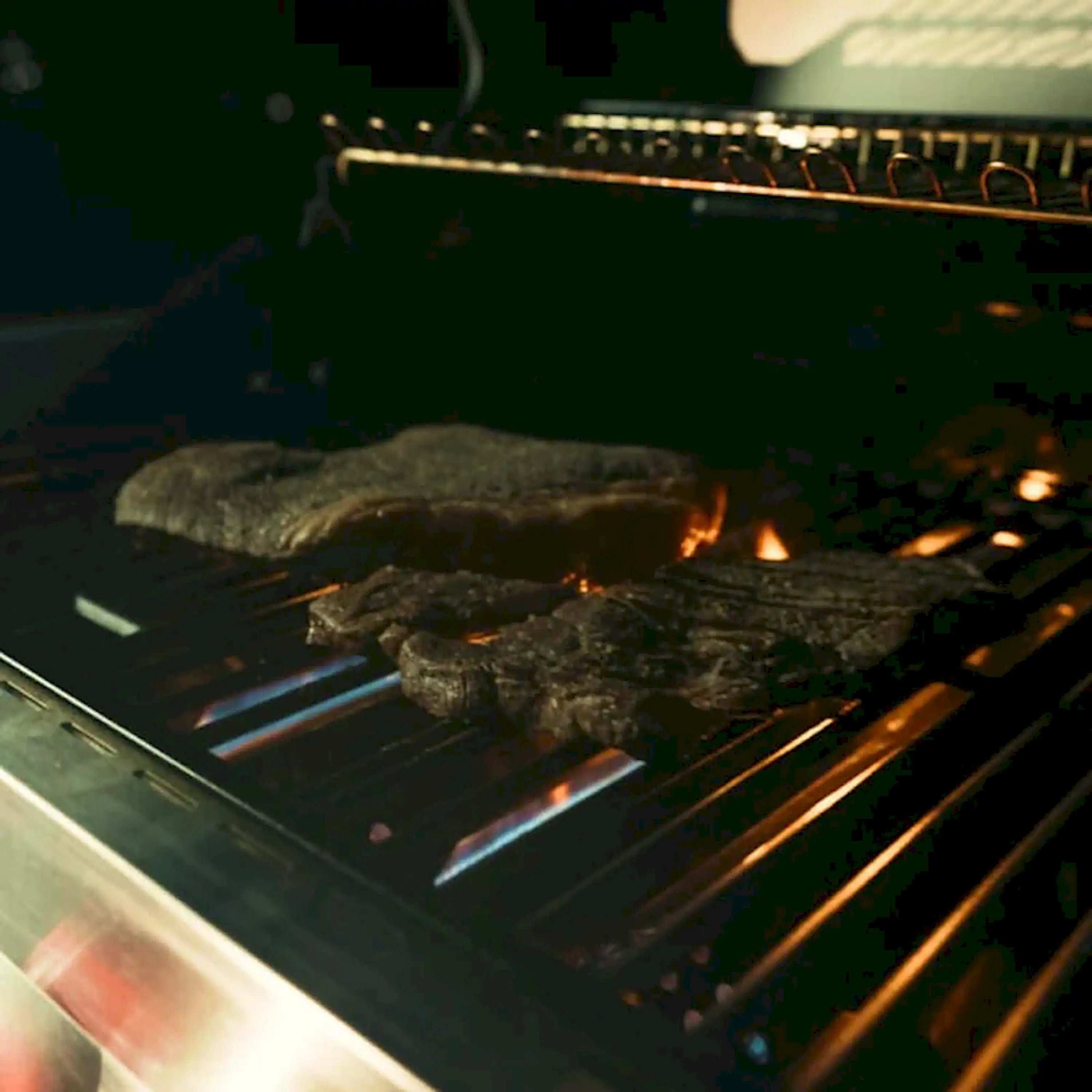 Monument Grills Denali 605 Smart Gas Grill in Stainless Steel with 6 Burners